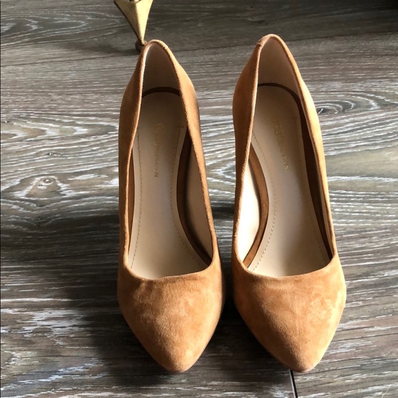 BCBG PUMPS - Picture 1 of 4